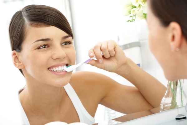 Trong vòng 3 ngày nhổ răng khôn, tránh chải răng ở khu vực nhổ răng