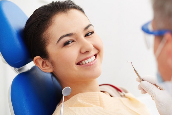 Đau răng là hiện tượng bình thường sau nhổ răng khôn 1-2 giờ