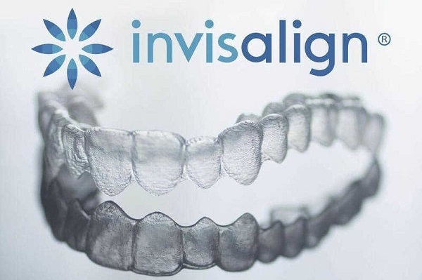 Niềng răng không nhổ răng invisalign còn tùy thuộc vào tình trạng răng miệng của người điều trị.